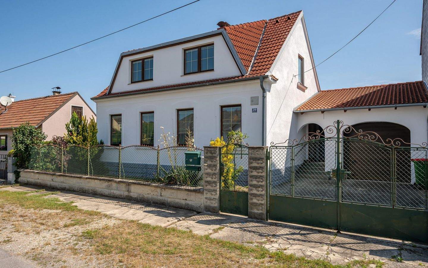 5 rooms House in Strasshof an der Nordbahn, Austria No. 143907