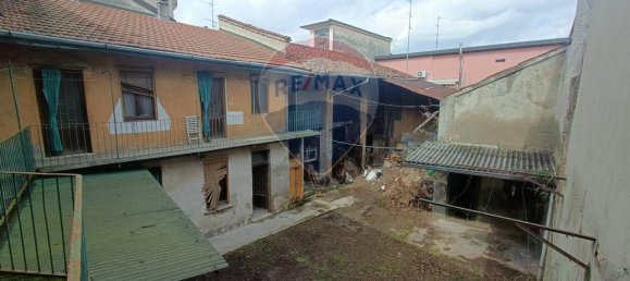 Casa de 8 divisões em Varedo, Italy N.º 121075 25