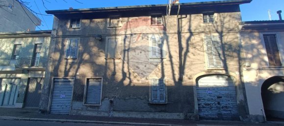 Casa de 8 divisões em Varedo, Italy N.º 121075 2