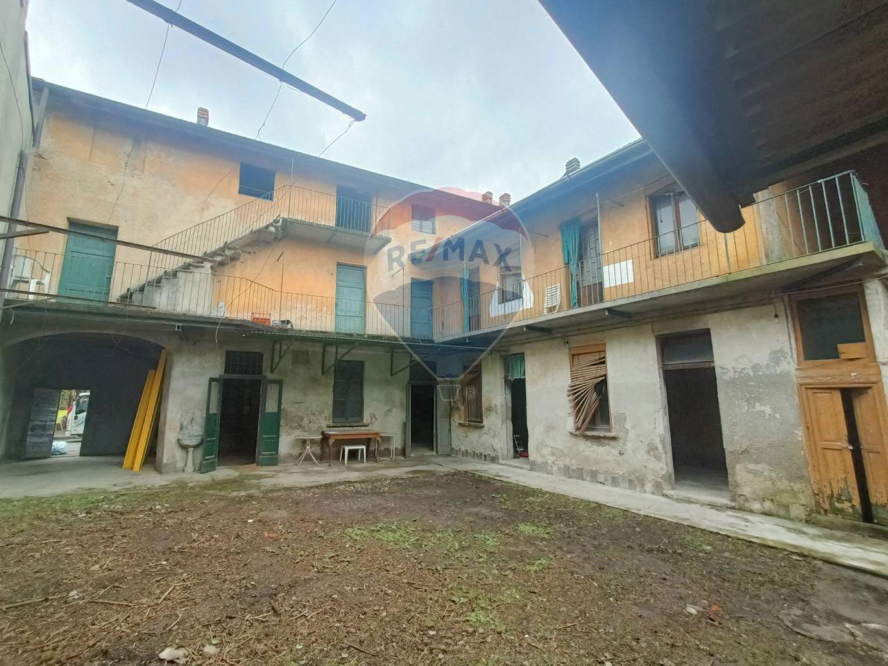Casa de 8 divisões em Varedo, Italy N.º 121075