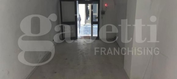 29m² Commercial property in Sessa Aurunca, Italy No. 301095 2