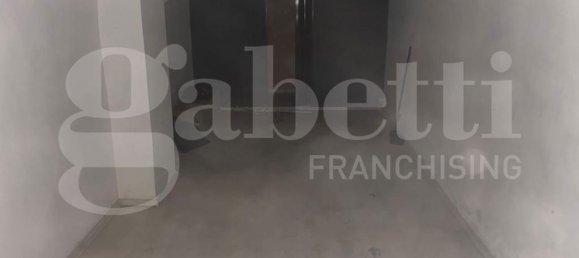 29m² Commercial property in Sessa Aurunca, Italy No. 301095 4