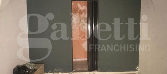 29m² Commercial property in Sessa Aurunca, Italy No. 301095 3