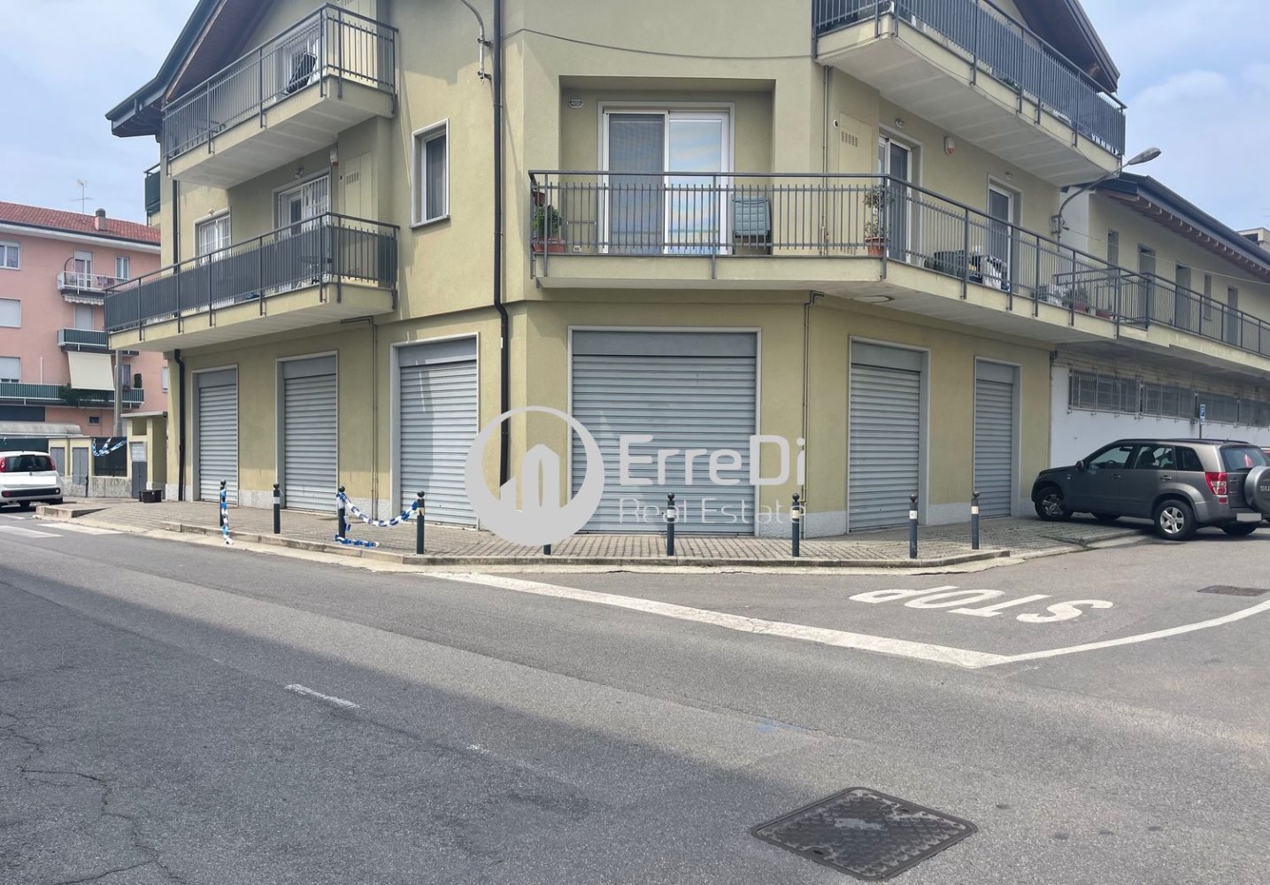 Коммерческая недвижимость 570м² в Верано Брианца, Италия № 138969