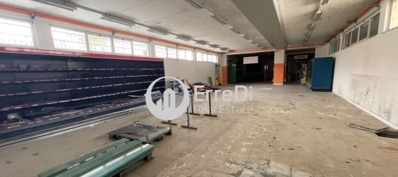 Коммерческая недвижимость 570м² в Верано Брианца, Италия № 138969 4