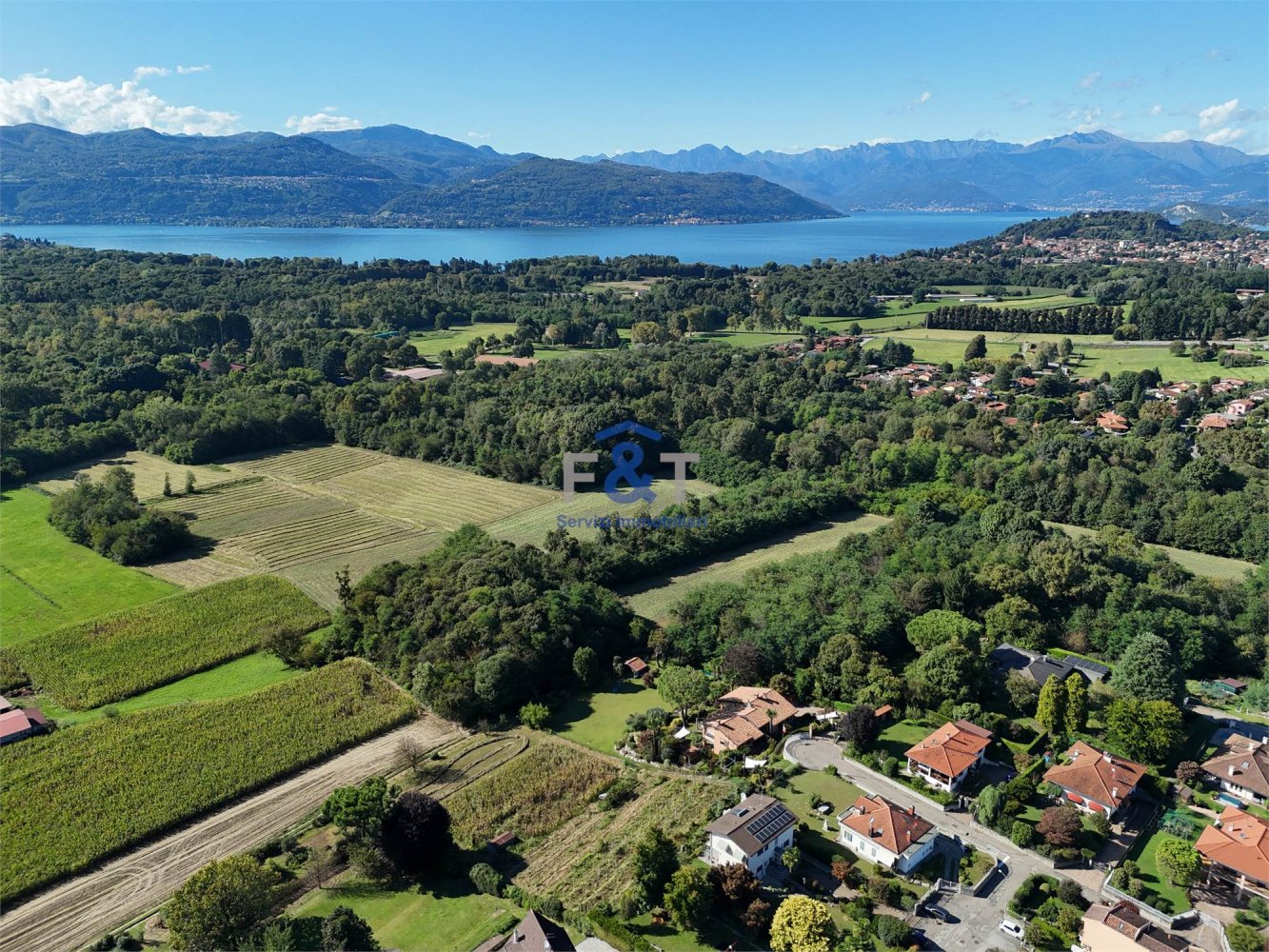 1 room Land in Angera, Italy No. 391455