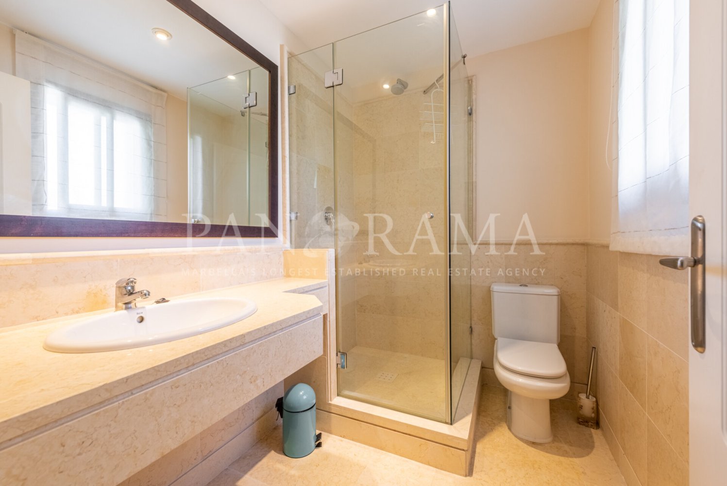 4 bedrooms Penthouse in Benahavis, Spain No. 121982