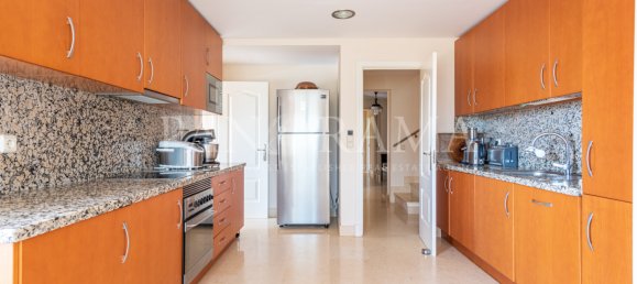 4 bedrooms Penthouse in Benahavis, Spain No. 121982 9