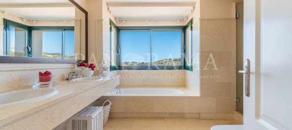 4 bedrooms Penthouse in Benahavis, Spain No. 121982 2