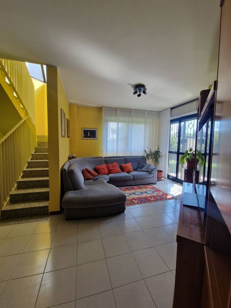 Casa de 4 dormitorios en Milan, Italy No. 357908