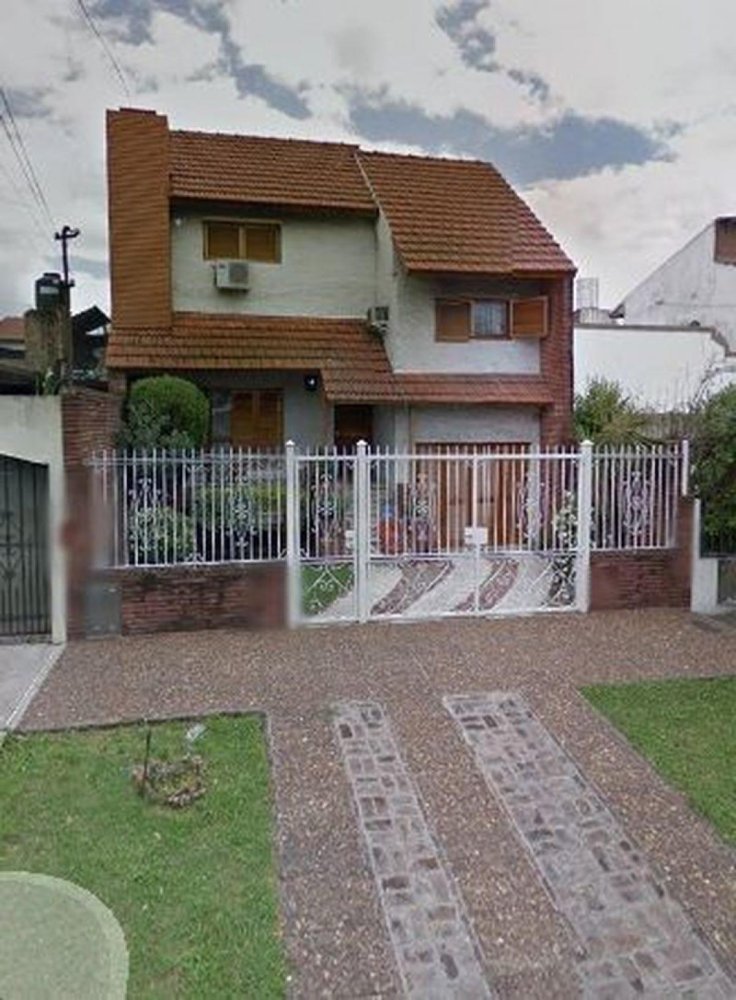 Casa de 3 dormitorios en Avellaneda, Argentina No. 55300