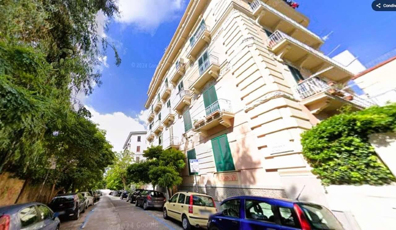 5 rooms Apartment in Naples, Italy No. 37329