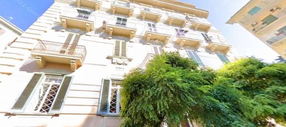 5 rooms Apartment in Naples, Italy No. 37329 2