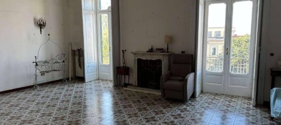 5 rooms Apartment in Naples, Italy No. 37329 12