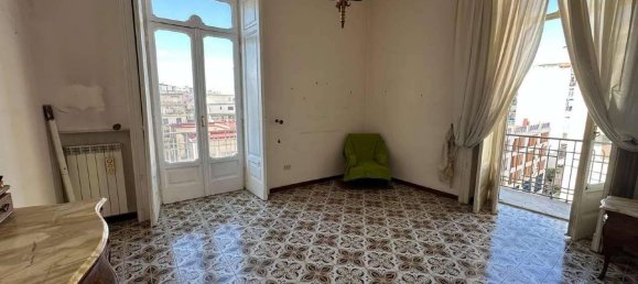 5 rooms Apartment in Naples, Italy No. 37329 8