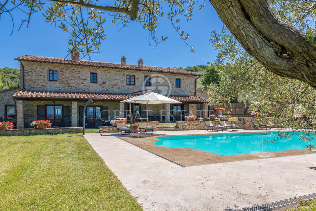 7 bedrooms House in Tuoro sul Trasimeno, Italy No. 54177