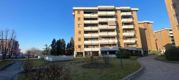 4 rooms Apartment in San Giuliano Milanese, Italy No. 44323 2