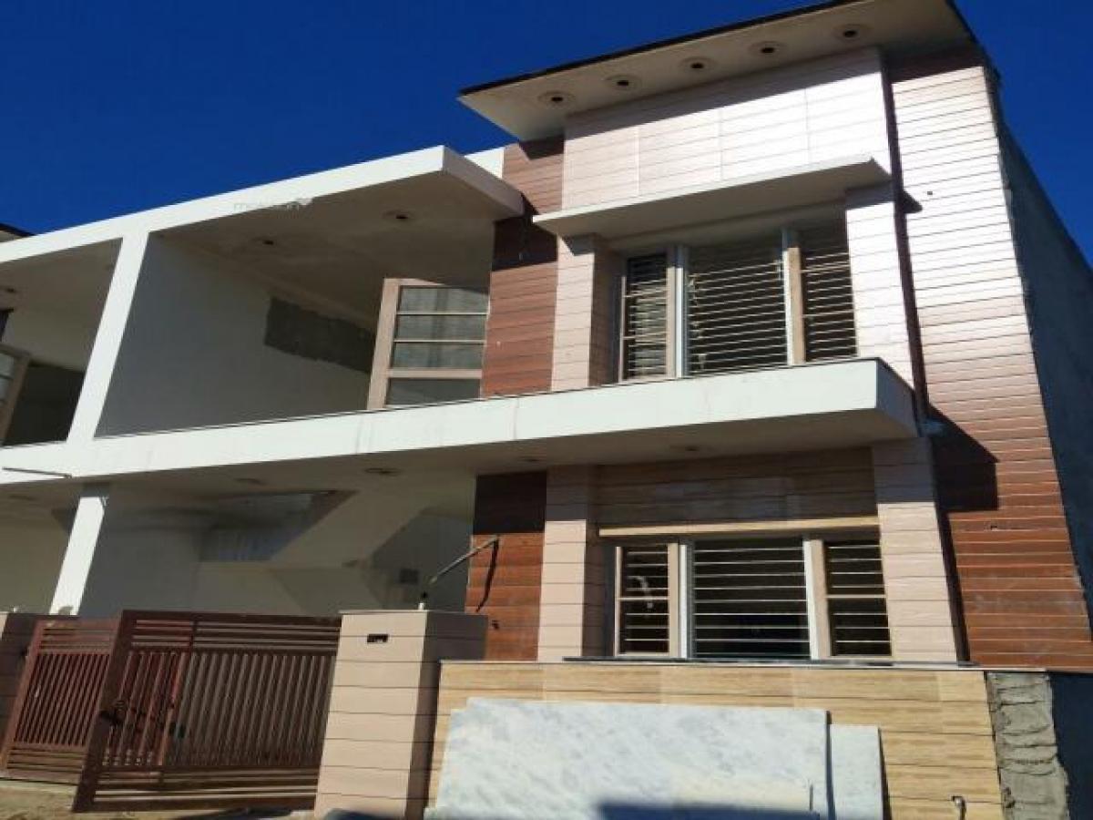 Casa de 3 dormitorios en Mohali, India No. 47848