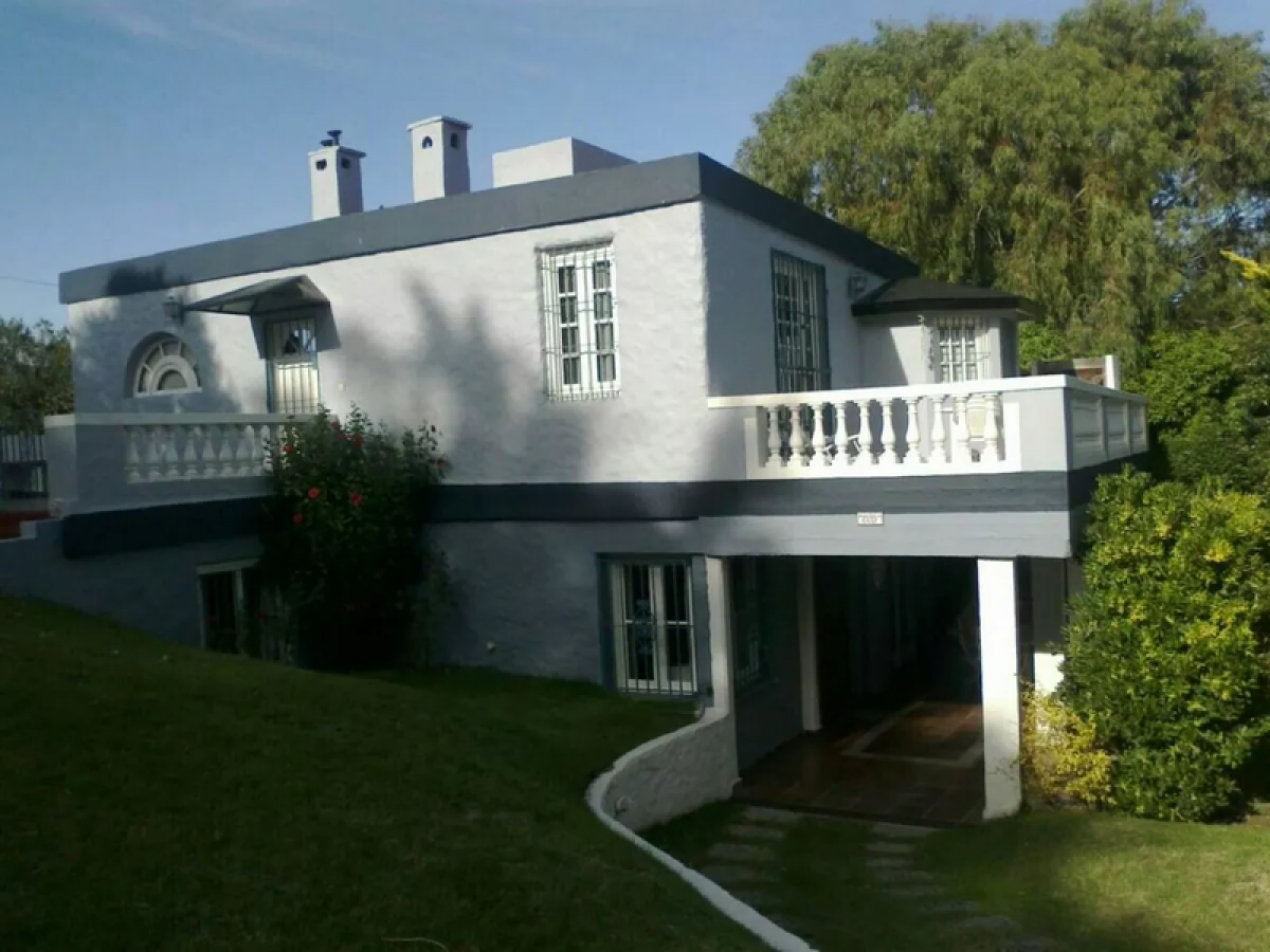6 bedrooms House in Mar del Plata, Argentina No. 79812