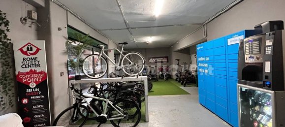 3 rooms Commercial property in Rome, Italy No. 375569 2