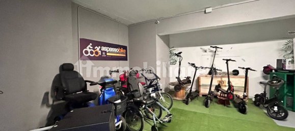 3 rooms Commercial property in Rome, Italy No. 375569 4