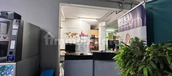 3 rooms Commercial property in Rome, Italy No. 375569 3