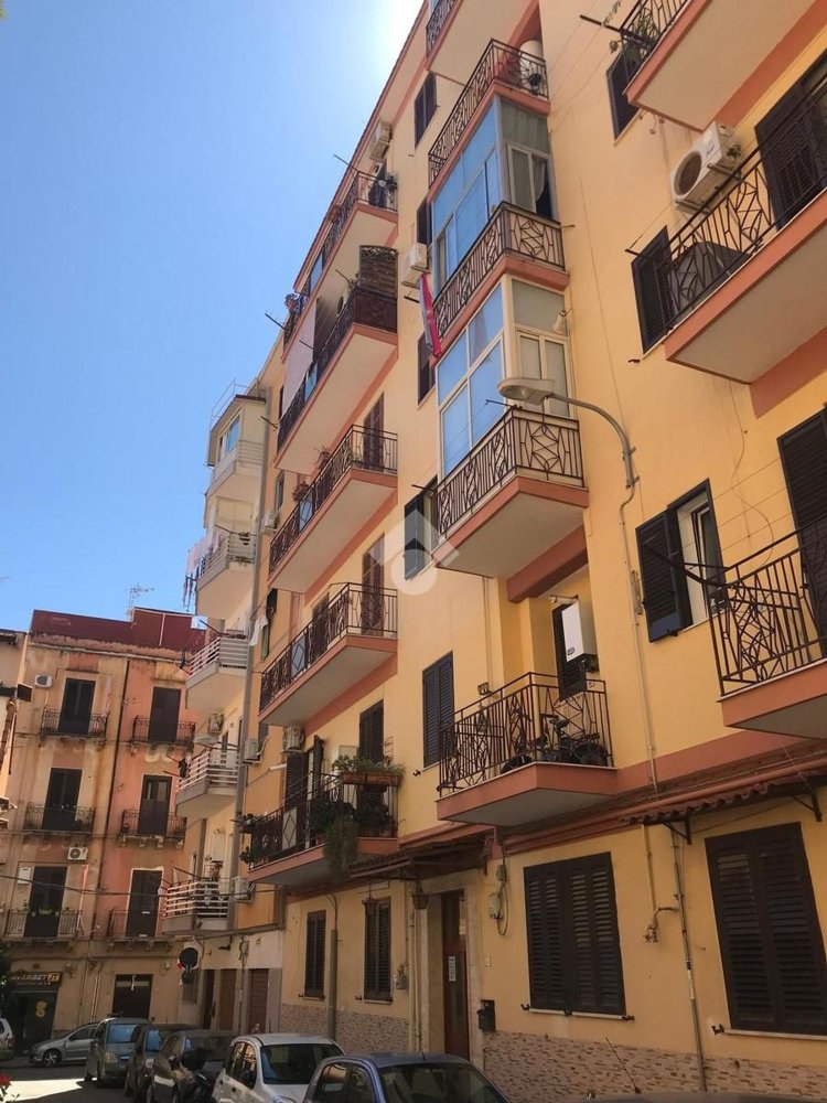 2 rooms Apartment in Palermo, Italy No. 285149