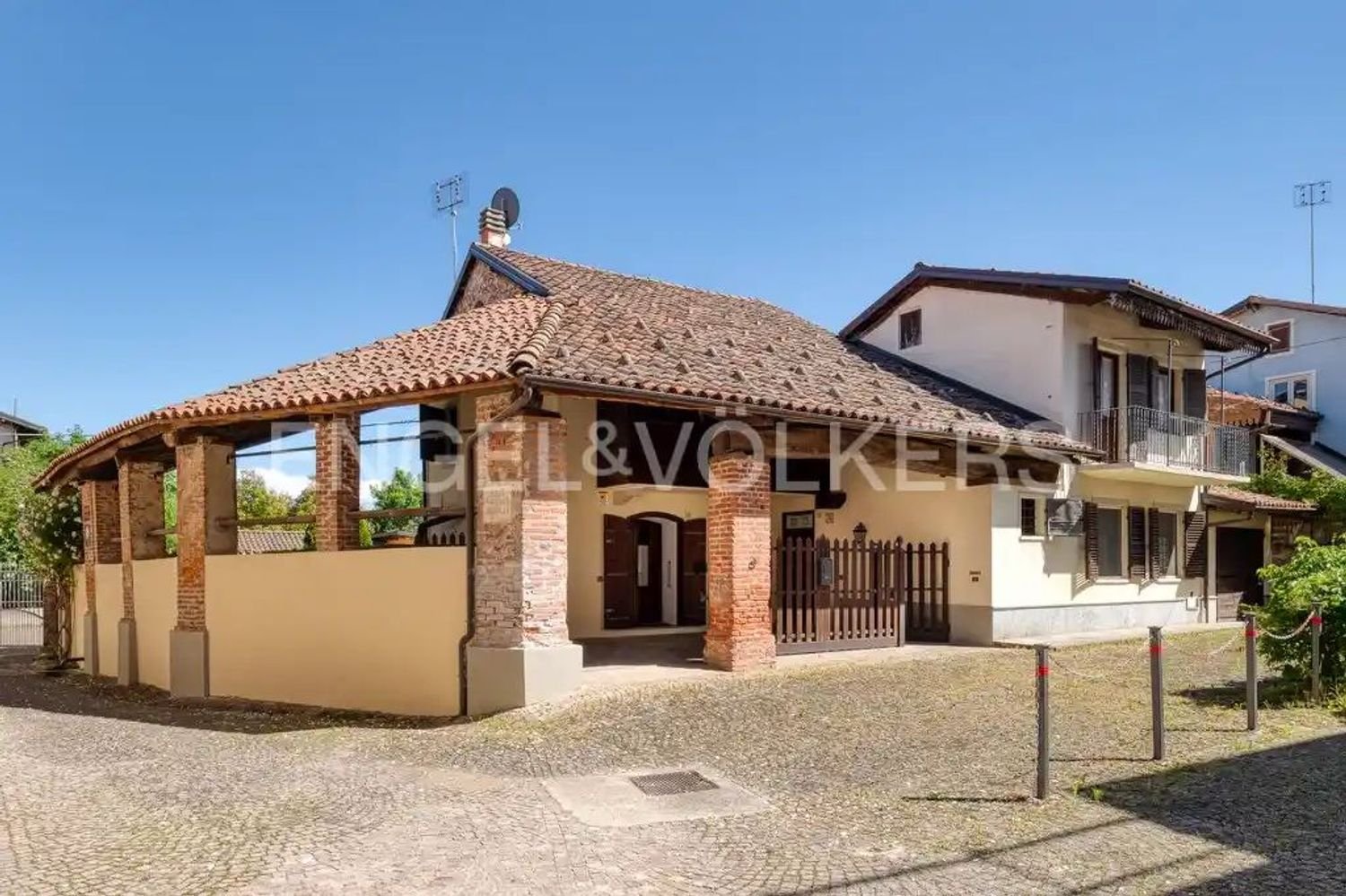 6 rooms House in Pianfei, Italy No. 129713