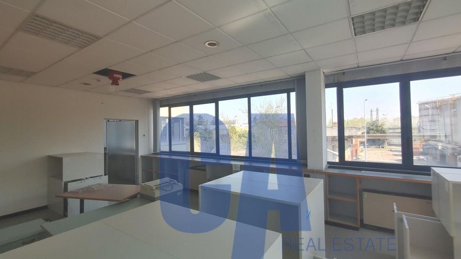  مكتب في Cologno Monzese, Italy 2064متر مربع رقم 124337