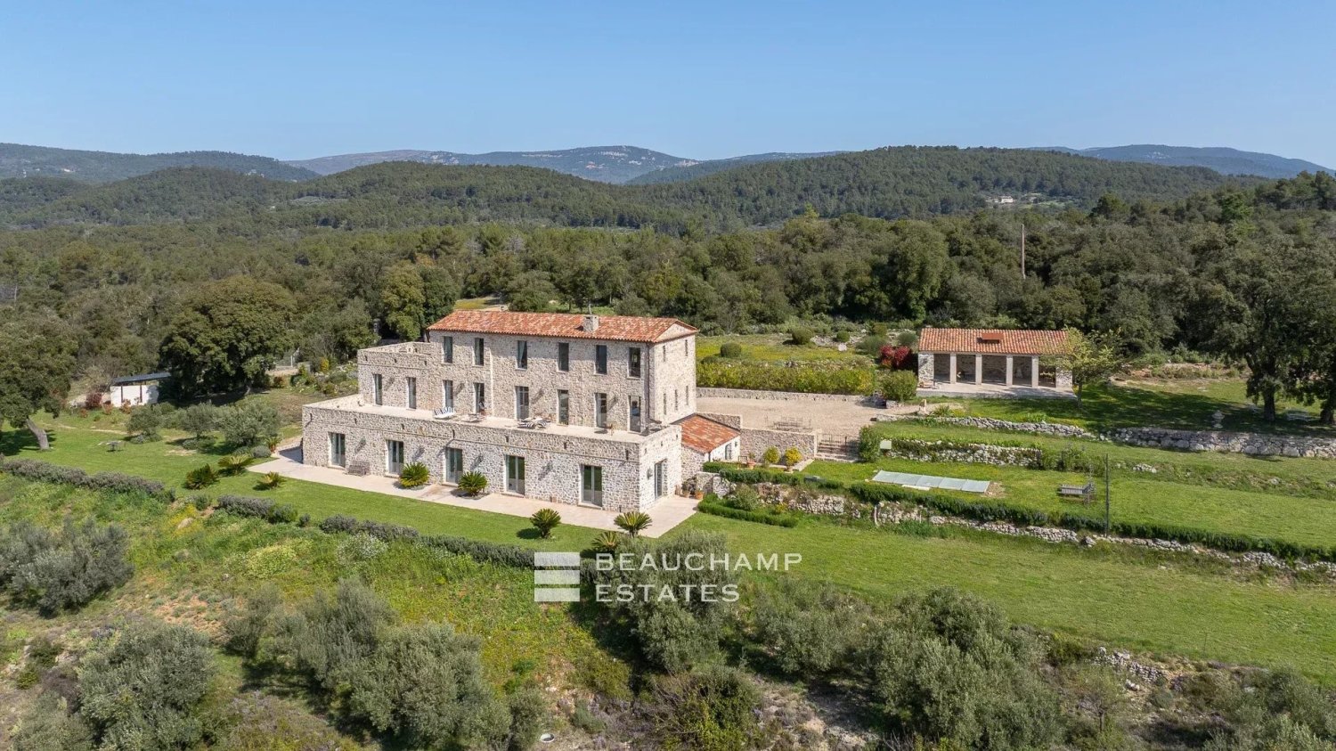 Замки и поместья с 3 спальнями в Феанс, Франция № 295440