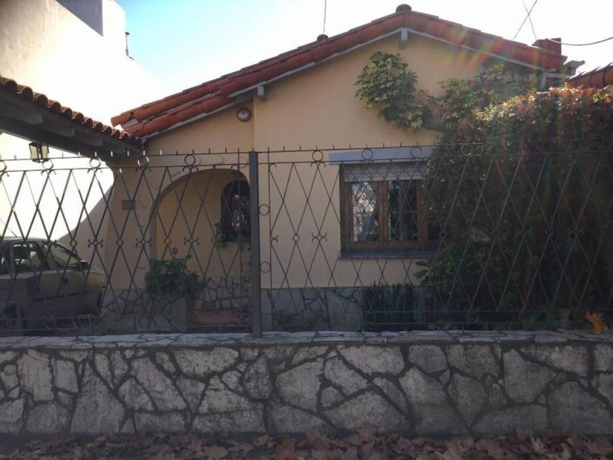 3 bedrooms House in Lomas de Zamora, Argentina No. 17811