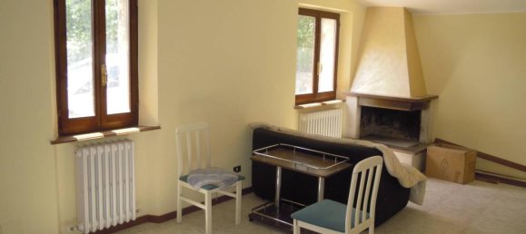 4 rooms House in Montemonaco, Italy No. 151084 6