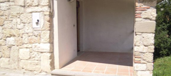 4 rooms House in Montemonaco, Italy No. 151084 3