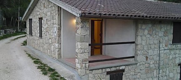 4 rooms House in Montemonaco, Italy No. 151084 7