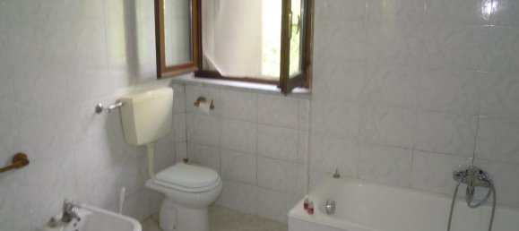 4 rooms House in Montemonaco, Italy No. 151084 17
