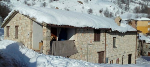 4 rooms House in Montemonaco, Italy No. 151084 5