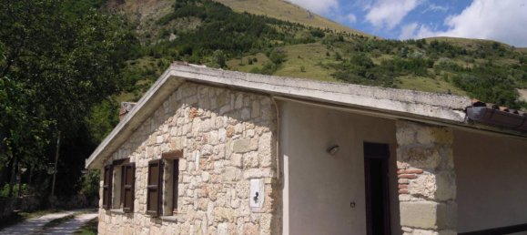 4 rooms House in Montemonaco, Italy No. 151084 4