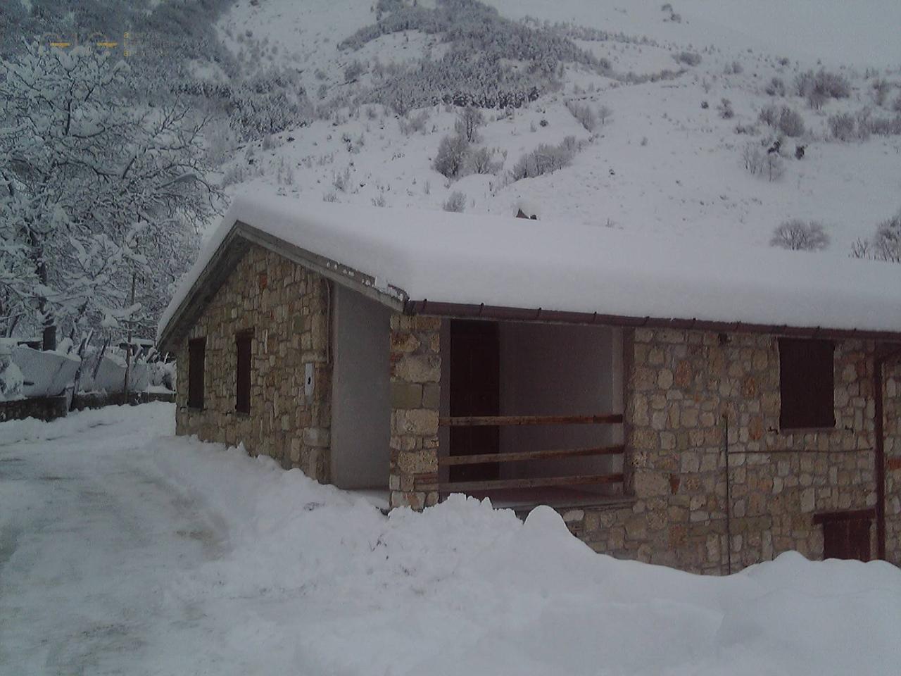 4 rooms House in Montemonaco, Italy No. 151084