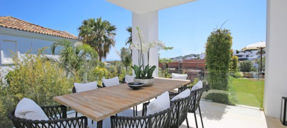 5 bedrooms Villa in Malaga, Spain No. 119441 3