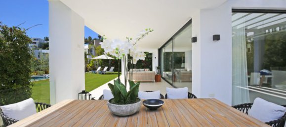 5 bedrooms Villa in Malaga, Spain No. 119441 4