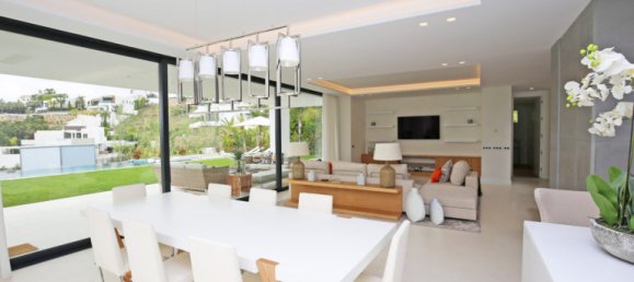 5 bedrooms Villa in Malaga, Spain No. 119441 24