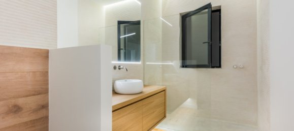 5 bedrooms Villa in Malaga, Spain No. 119441 12