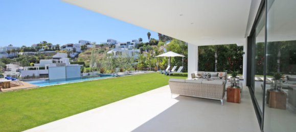 5 bedrooms Villa in Malaga, Spain No. 119441 5