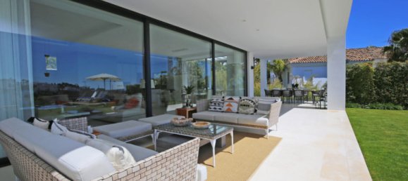 5 bedrooms Villa in Malaga, Spain No. 119441 2