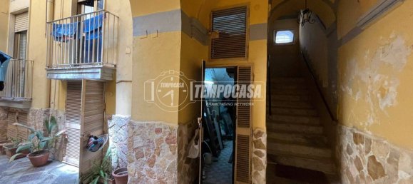 2 rooms Commercial property in Naples, Italy No. 264757 4