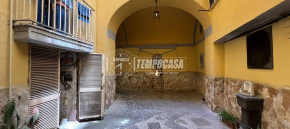 2 rooms Commercial property in Naples, Italy No. 264757 3