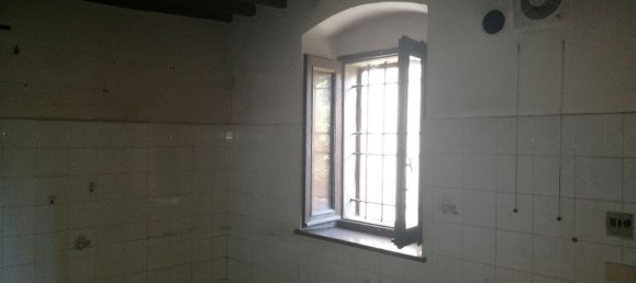 8 rooms House in San Giovanni in Croce, Italy No. 86041 6