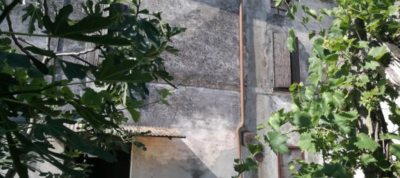 8 rooms House in San Giovanni in Croce, Italy No. 86041 3