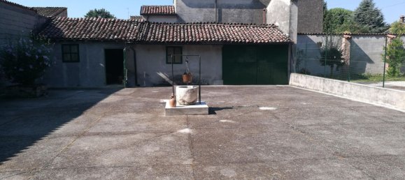 8 rooms House in San Giovanni in Croce, Italy No. 86041 2
