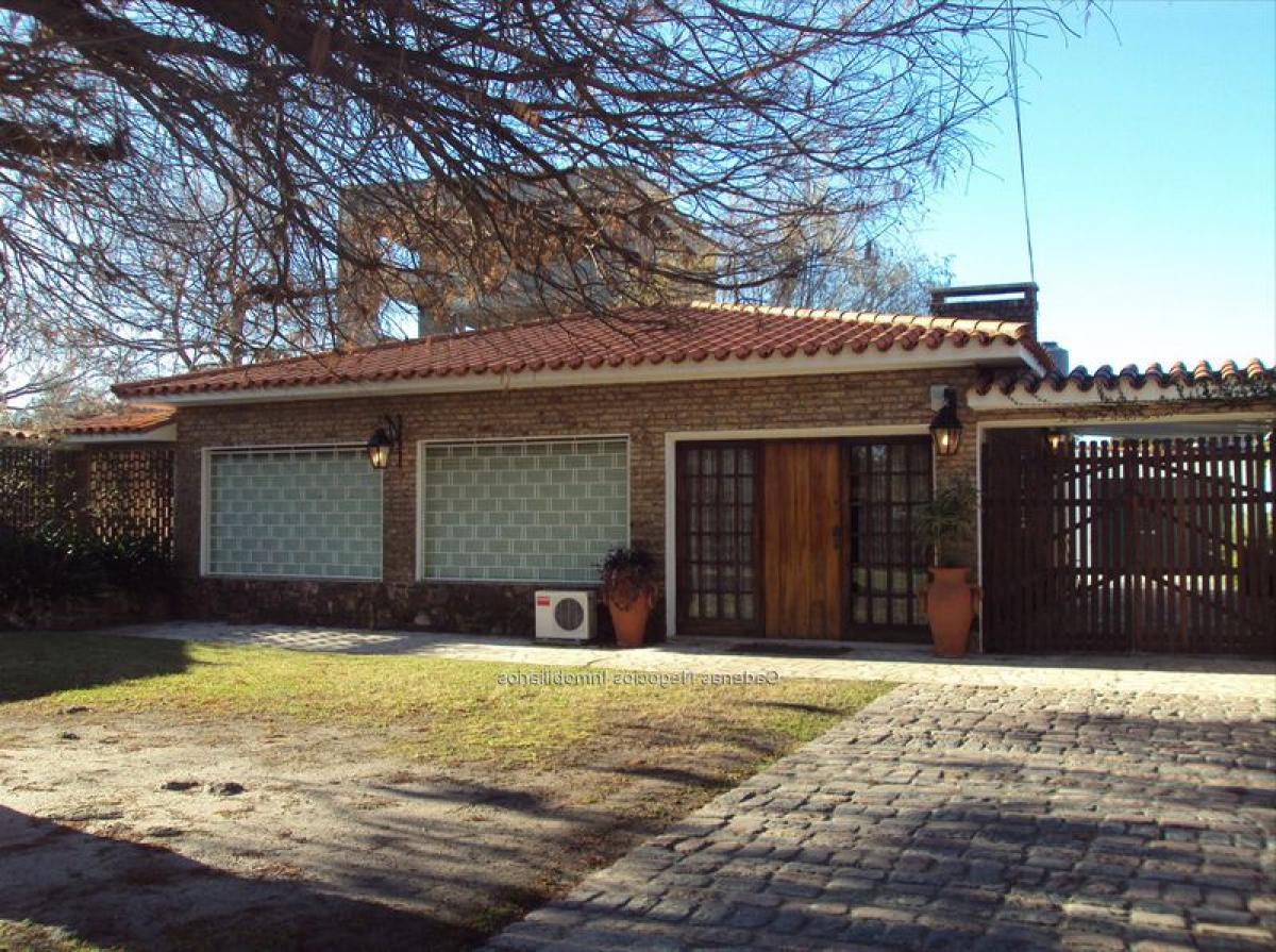 3 bedrooms House in Canelones, Uruguay No. 5161